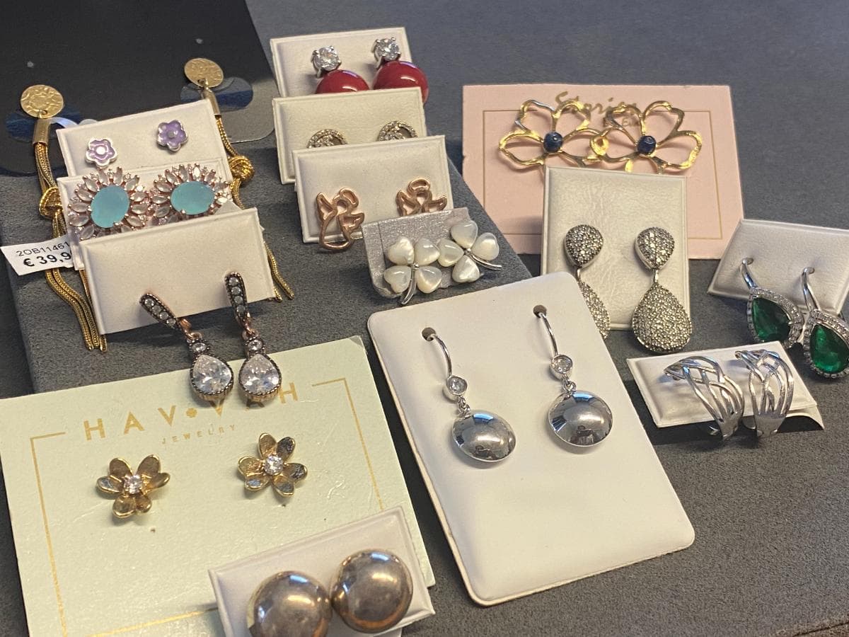 Earrings in silver and other materials — image 3