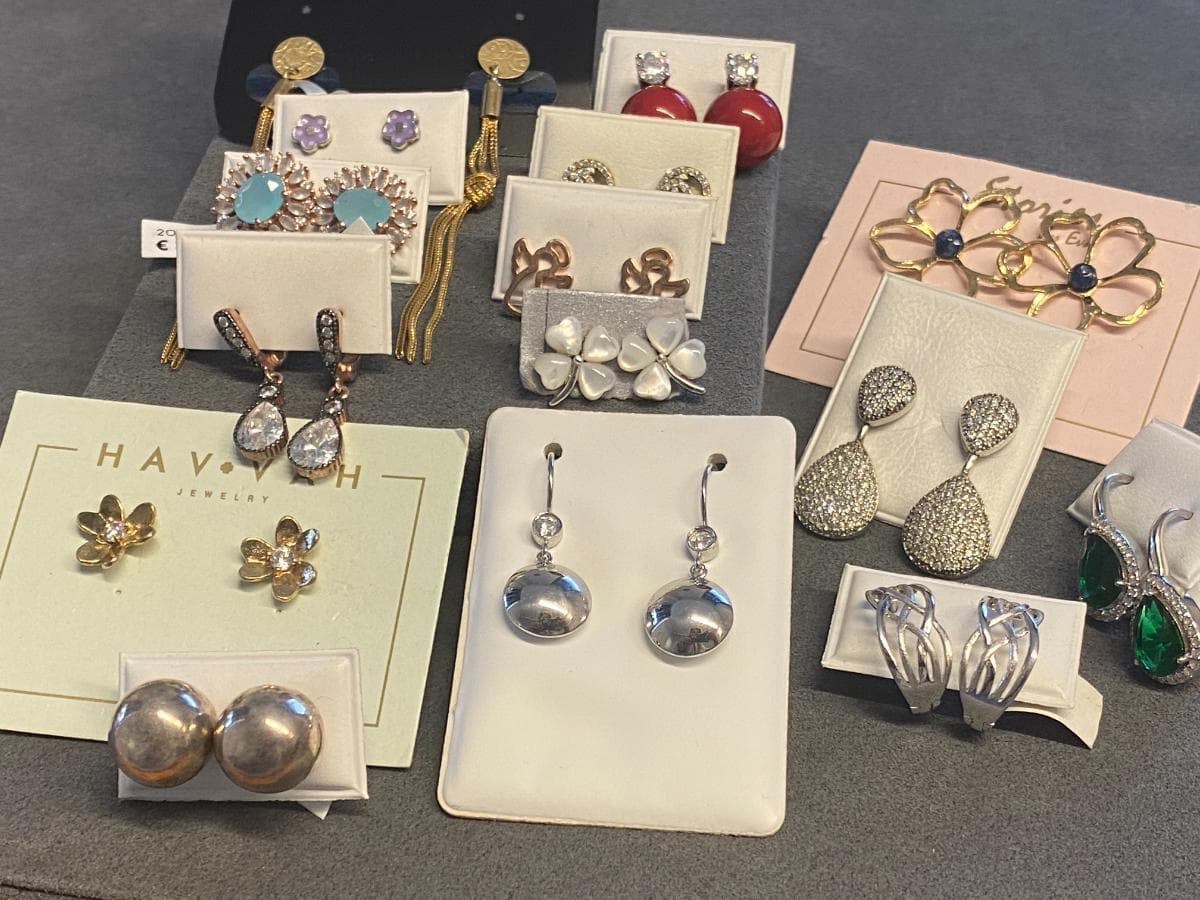 Earrings in silver and other materials — image 2