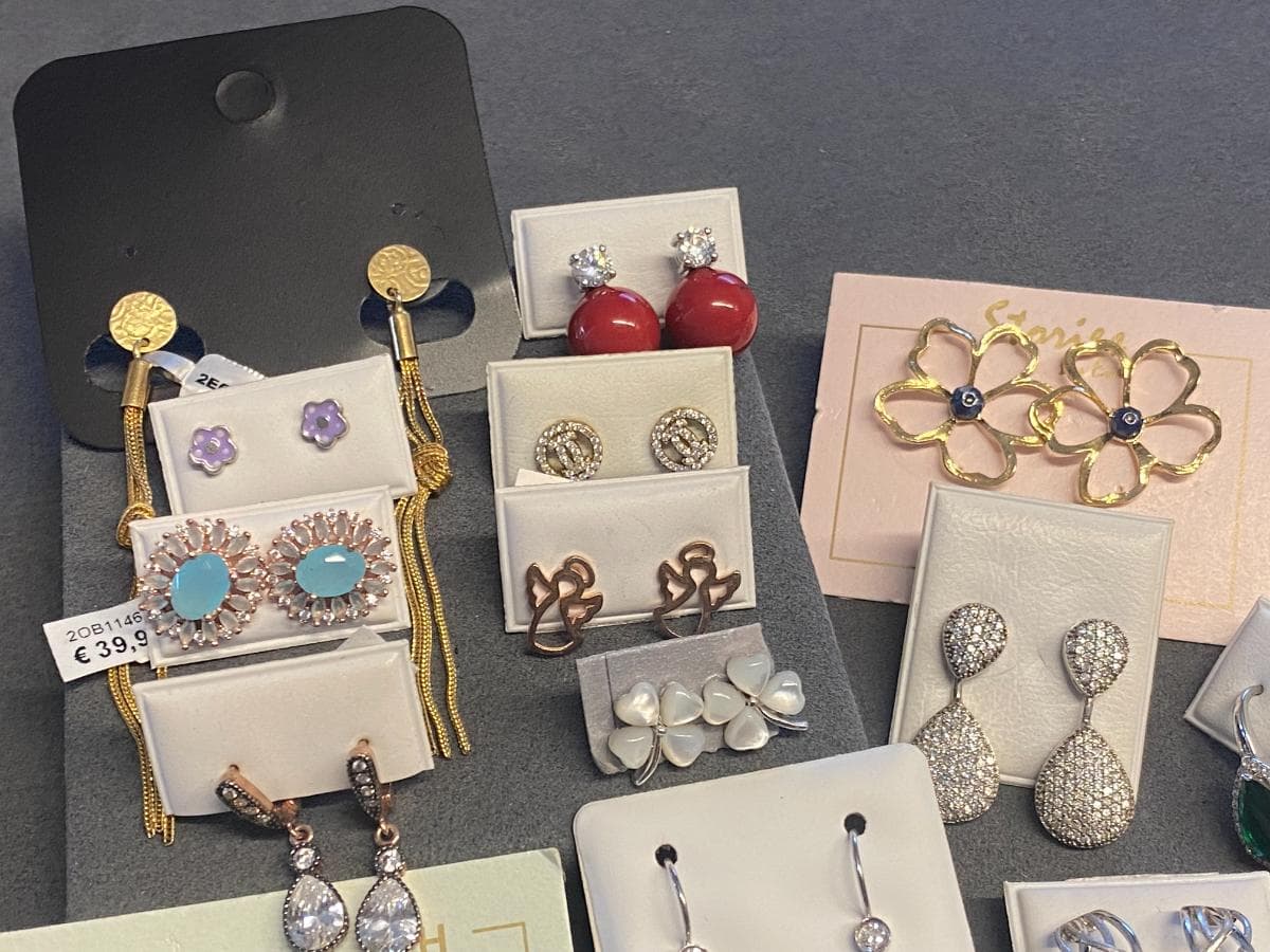 Earrings in silver and other materials — image 4