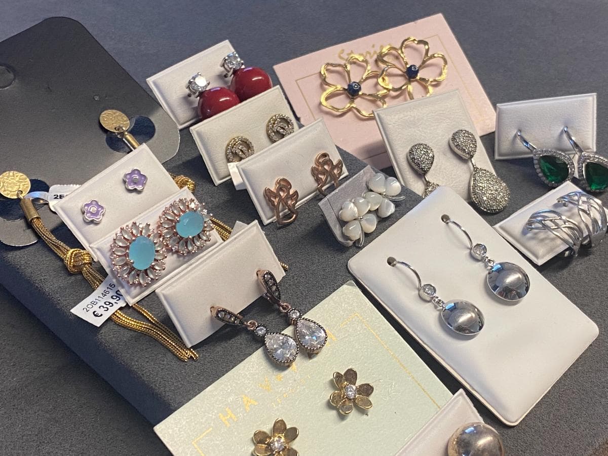Earrings in silver and other materials — image 6