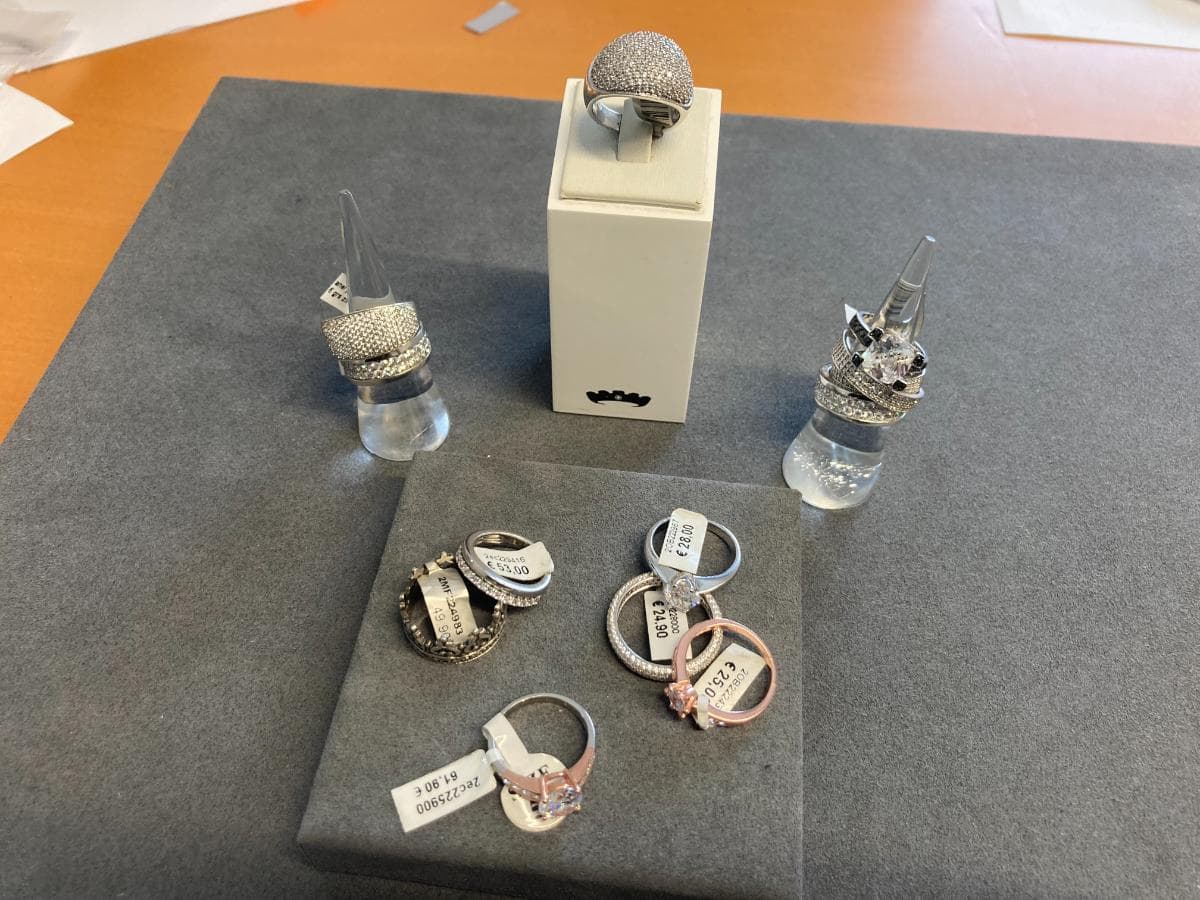 Anillos de plata y otros materiales — imagen 2