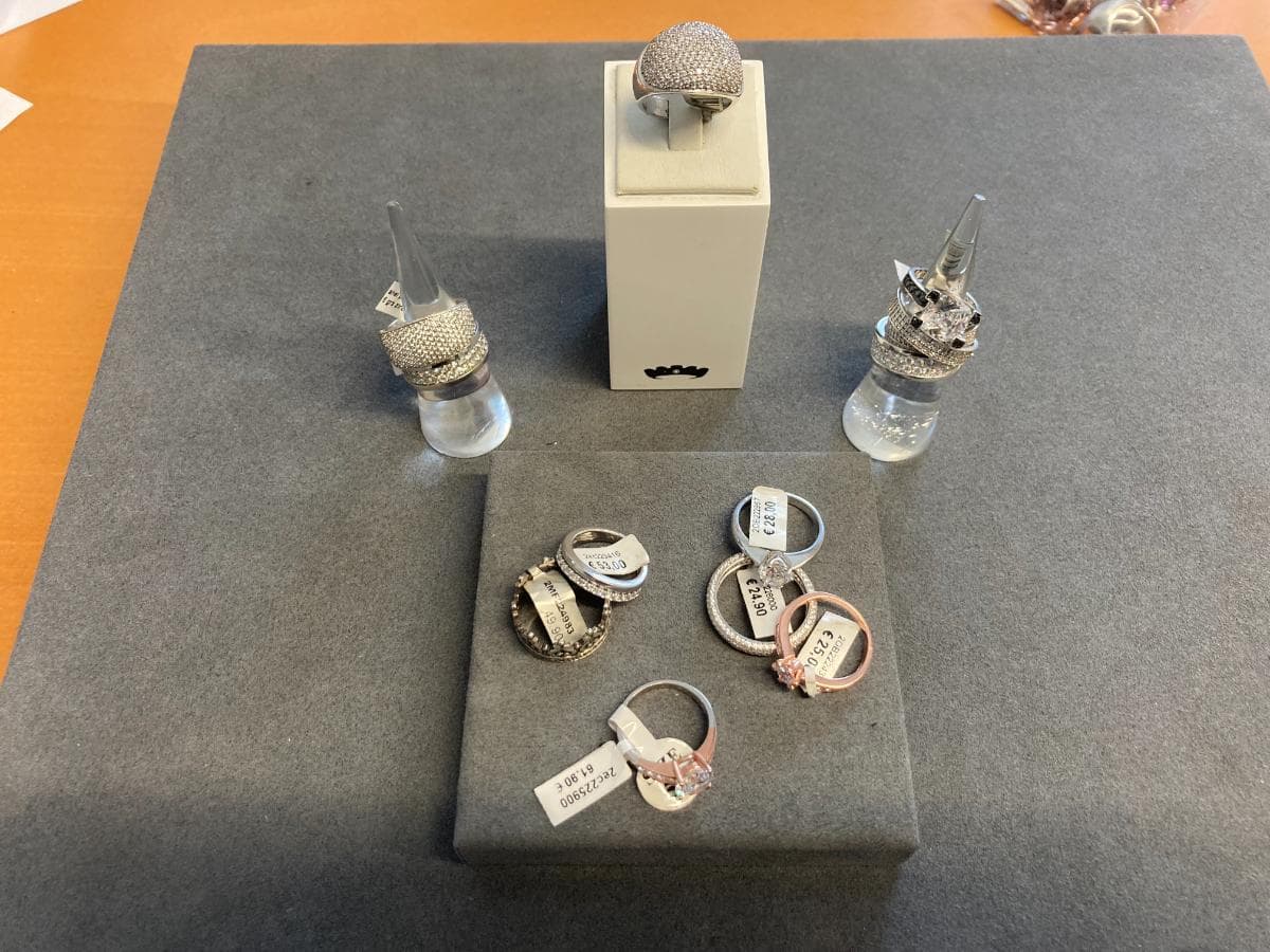 Anillos de plata y otros materiales — imagen 1
