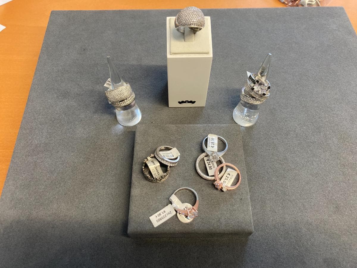 Anillos de plata y otros materiales — imagen 3