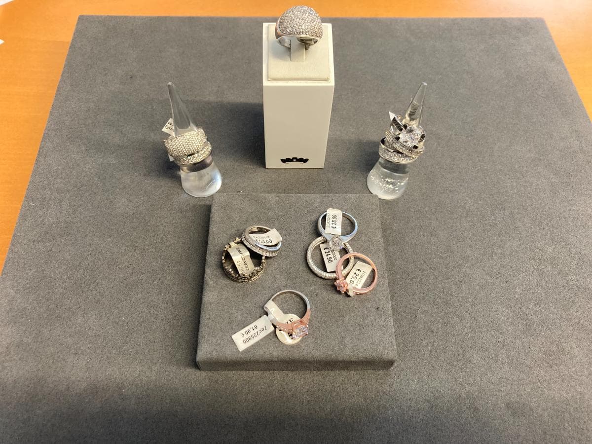 Anillos de plata y otros materiales — imagen 4