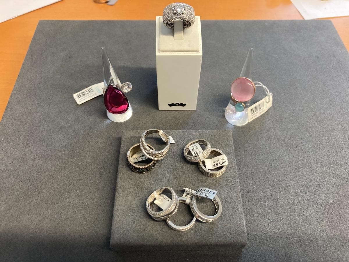 Rings in silver and other materials — image 2