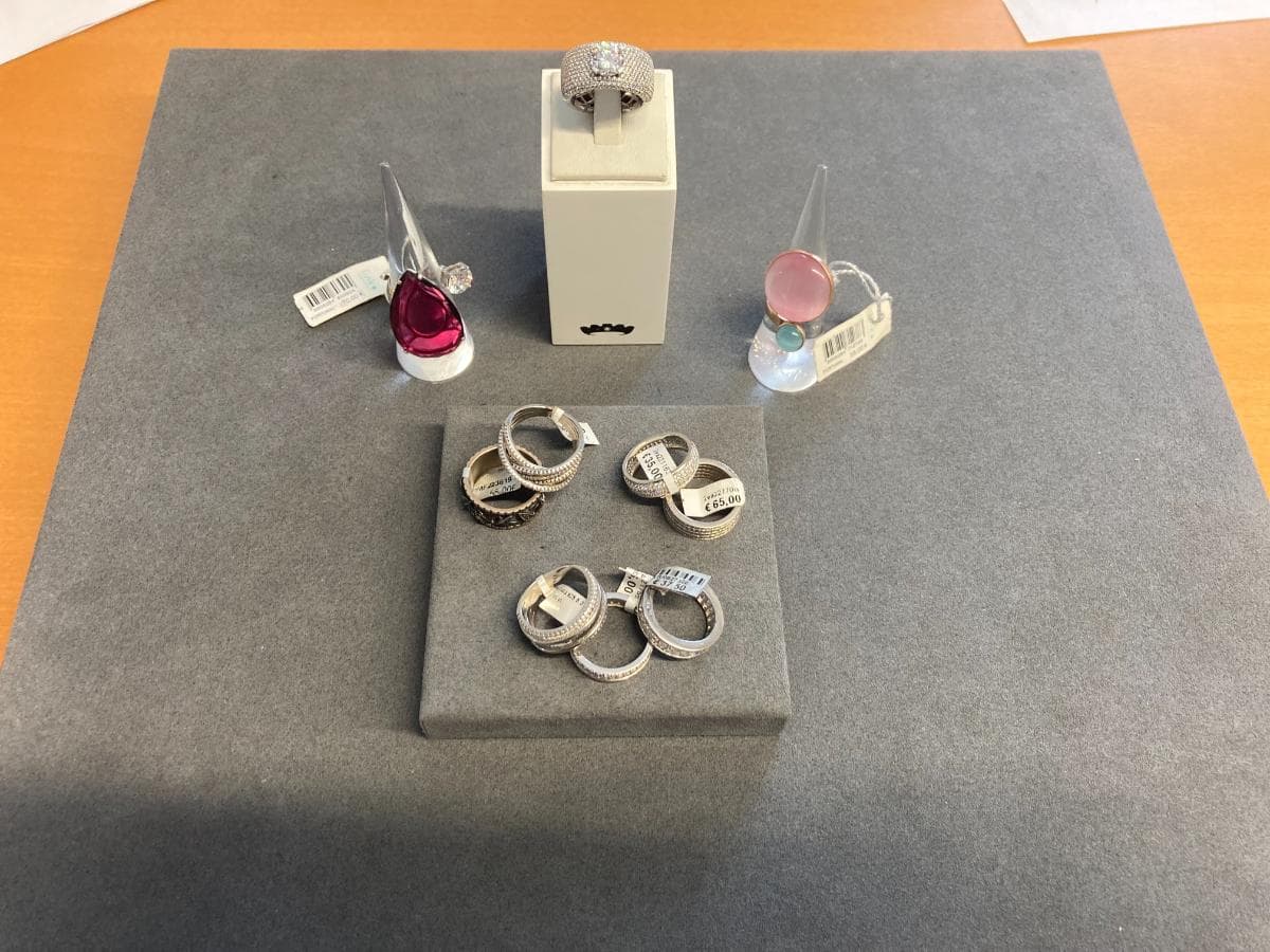Rings in silver and other materials — image 1