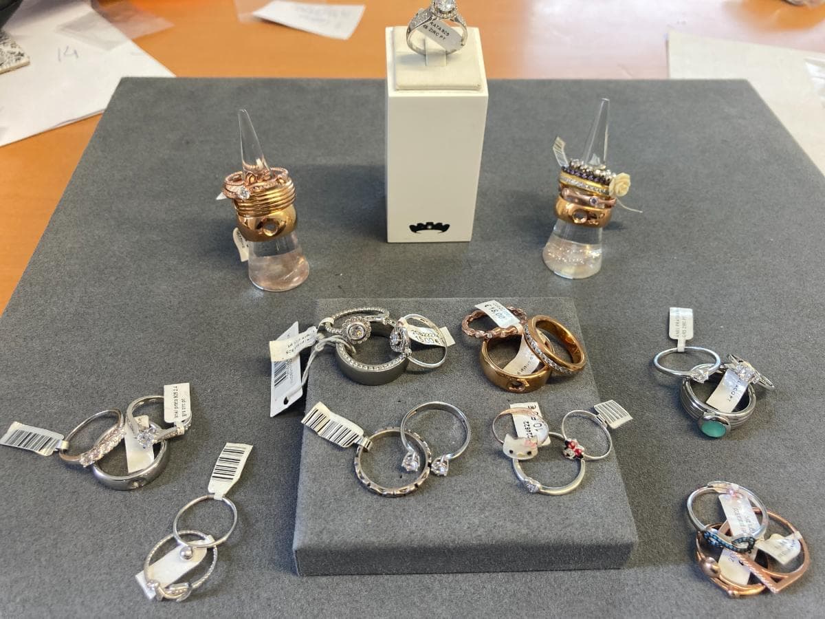 Rings in silver and other materials — image 2