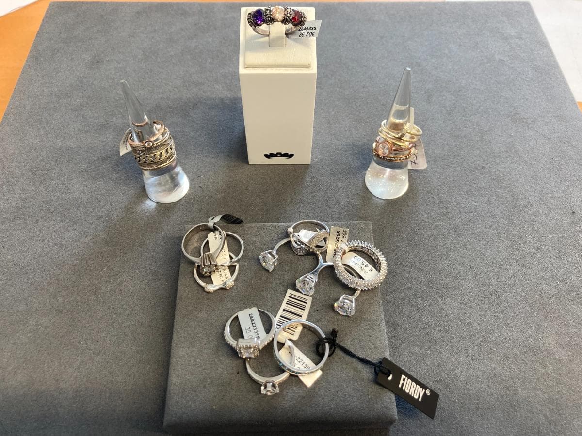 Anillos de plata y otros materiales — imagen 2