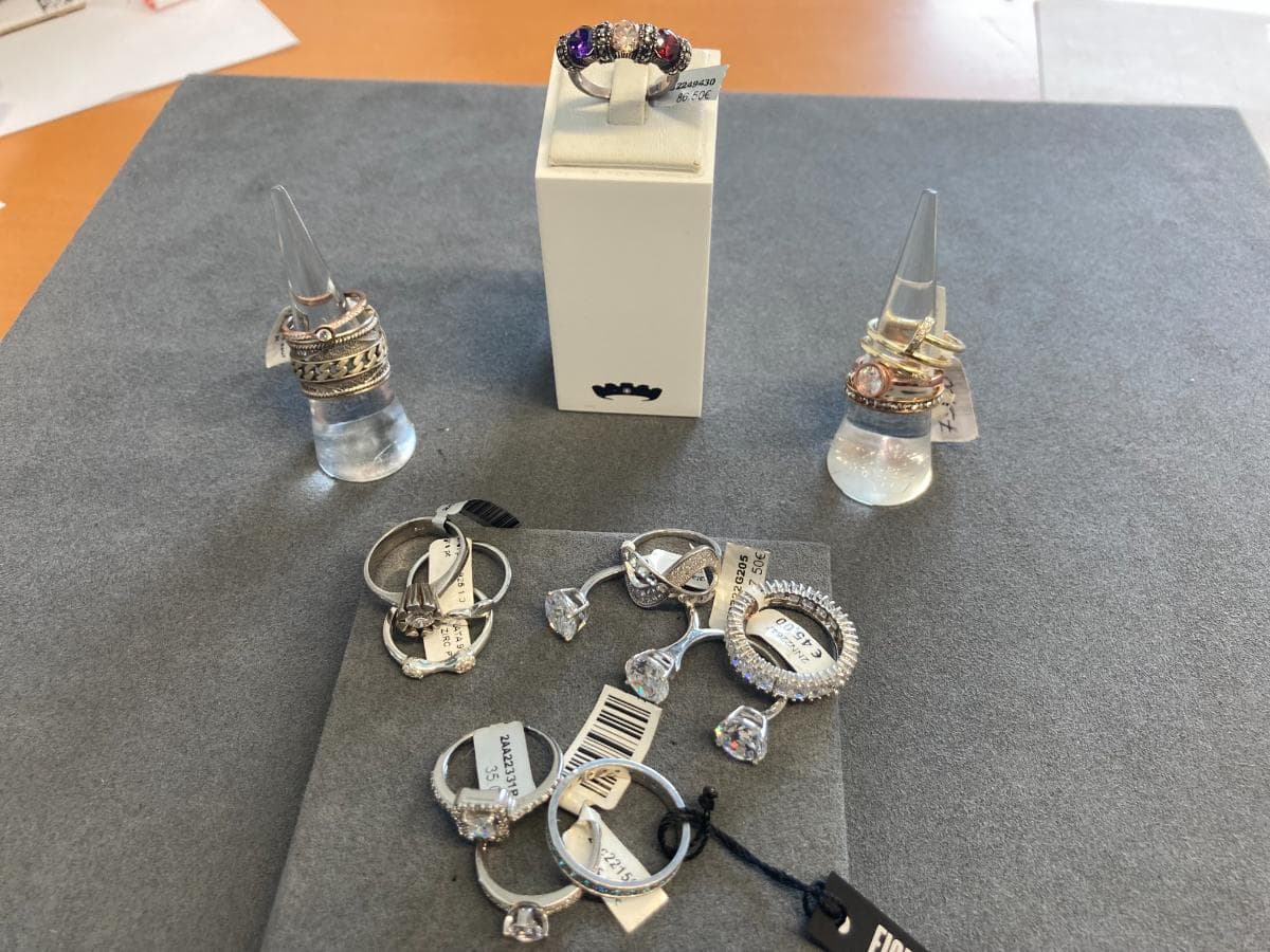 Anillos de plata y otros materiales — imagen 3