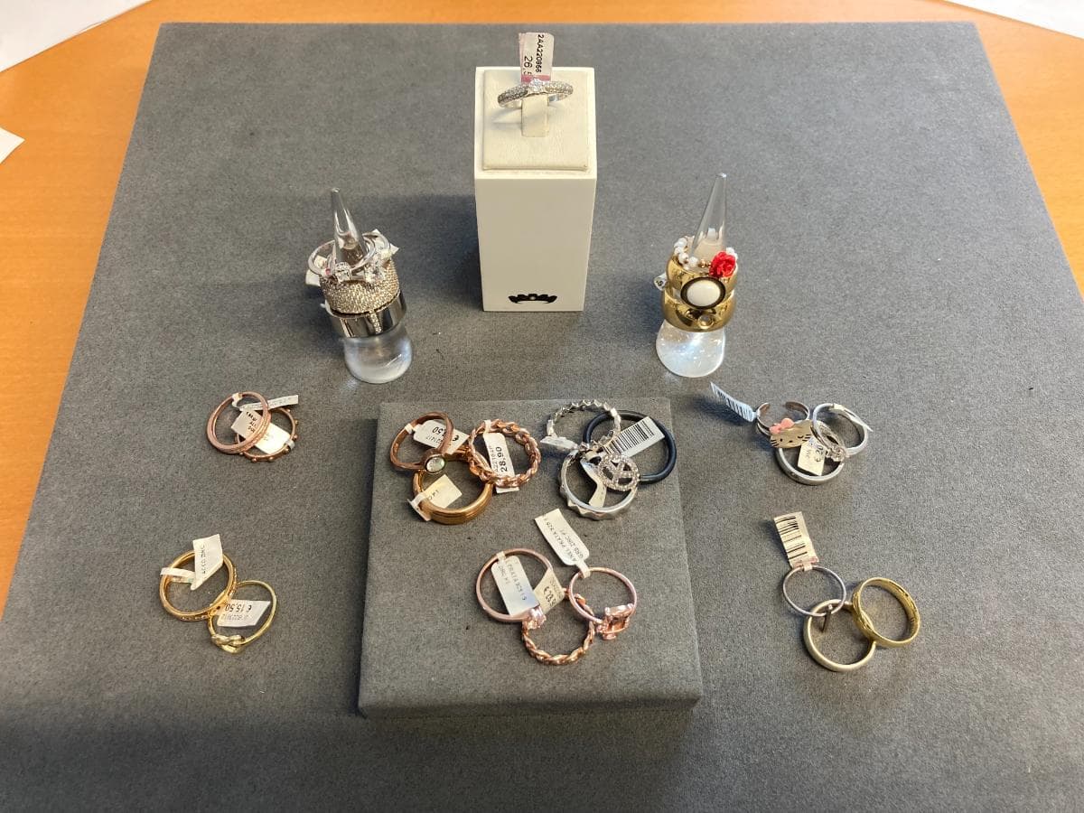 Anillos de plata y otros materiales — imagen 1