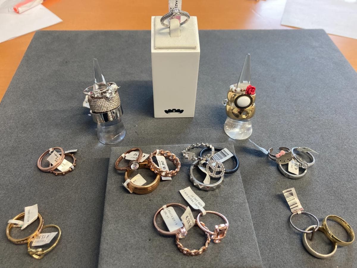 Anillos de plata y otros materiales — imagen 2