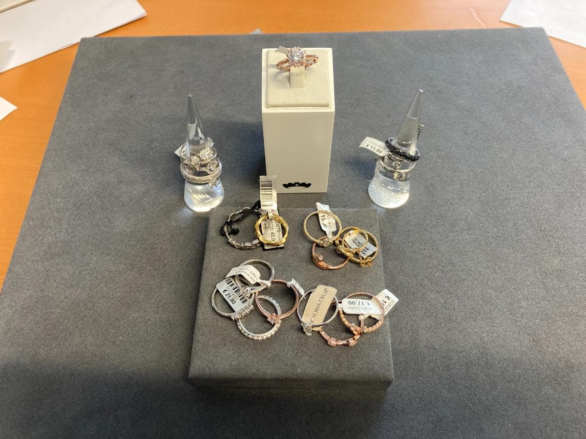 Anillos de plata y otros materiales — imagen 1