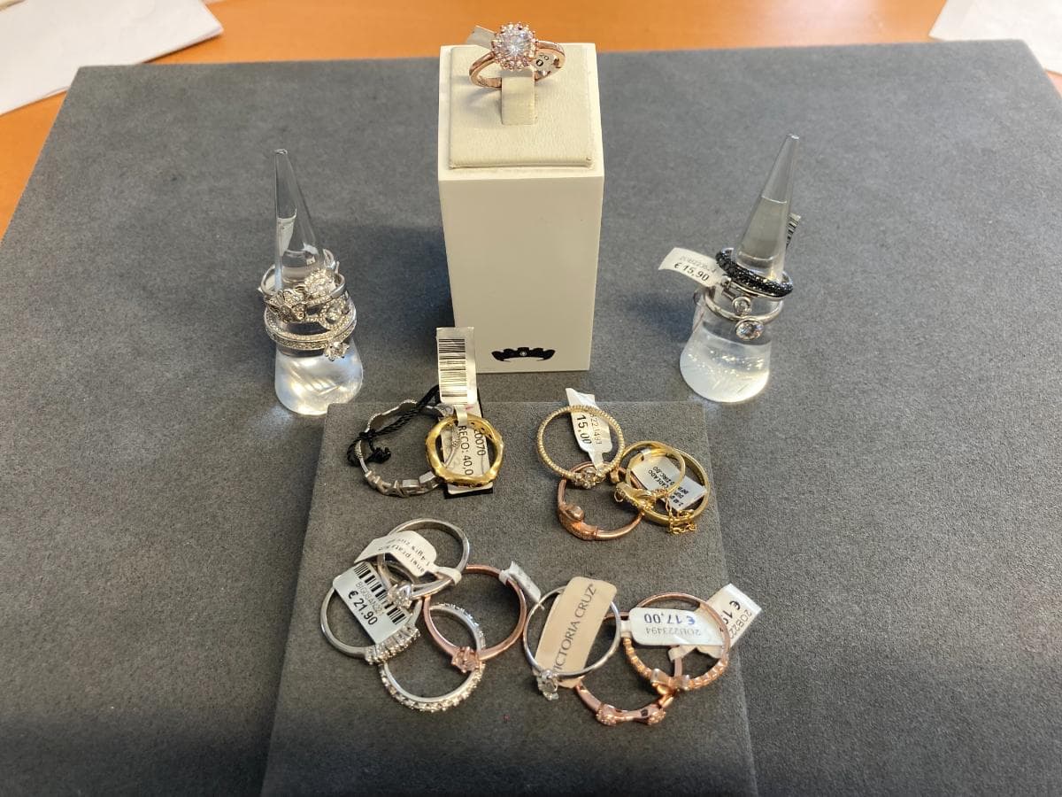 Anillos de plata y otros materiales — imagen 2