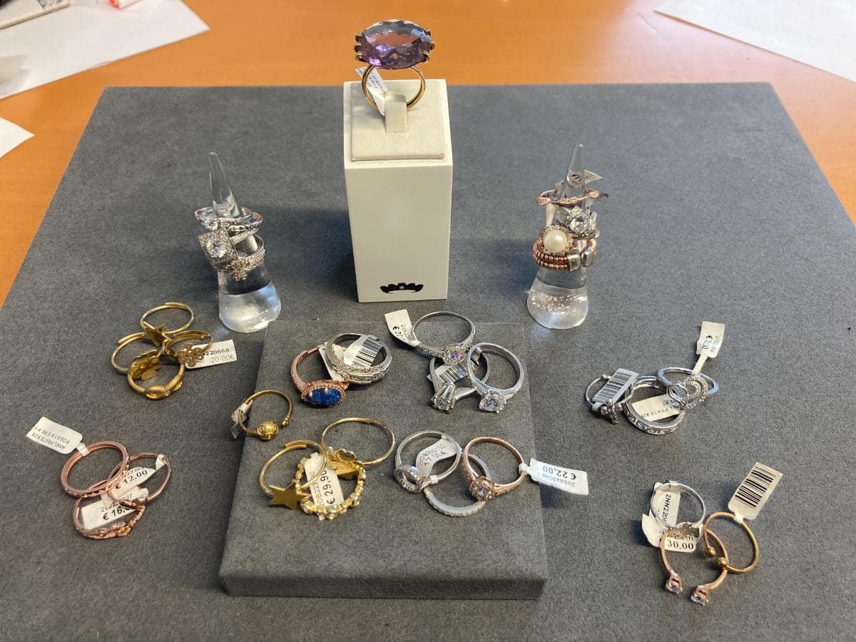 Rings in silver and other materials — image 1