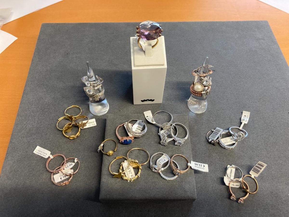 Rings in silver and other materials — image 3