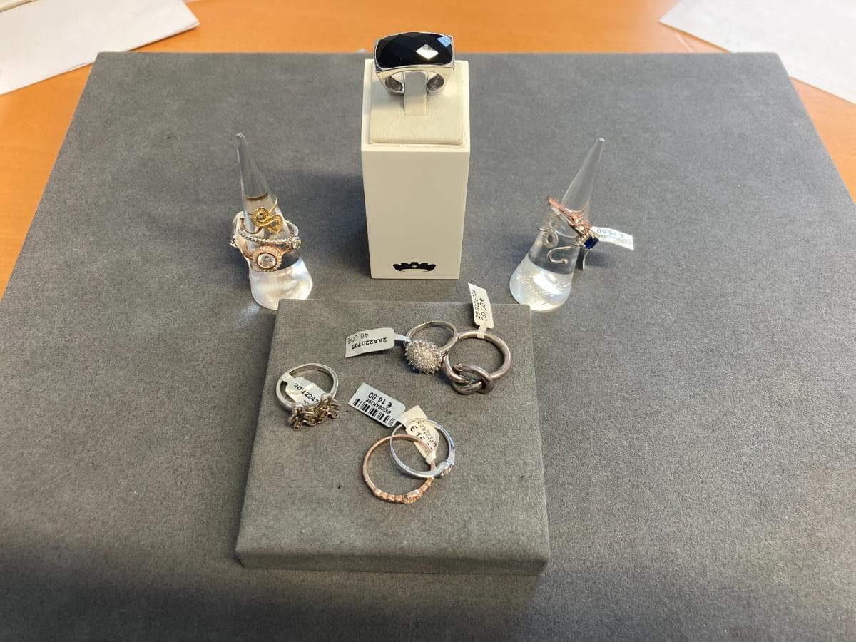 Anillos de plata y otros materiales — imagen 2