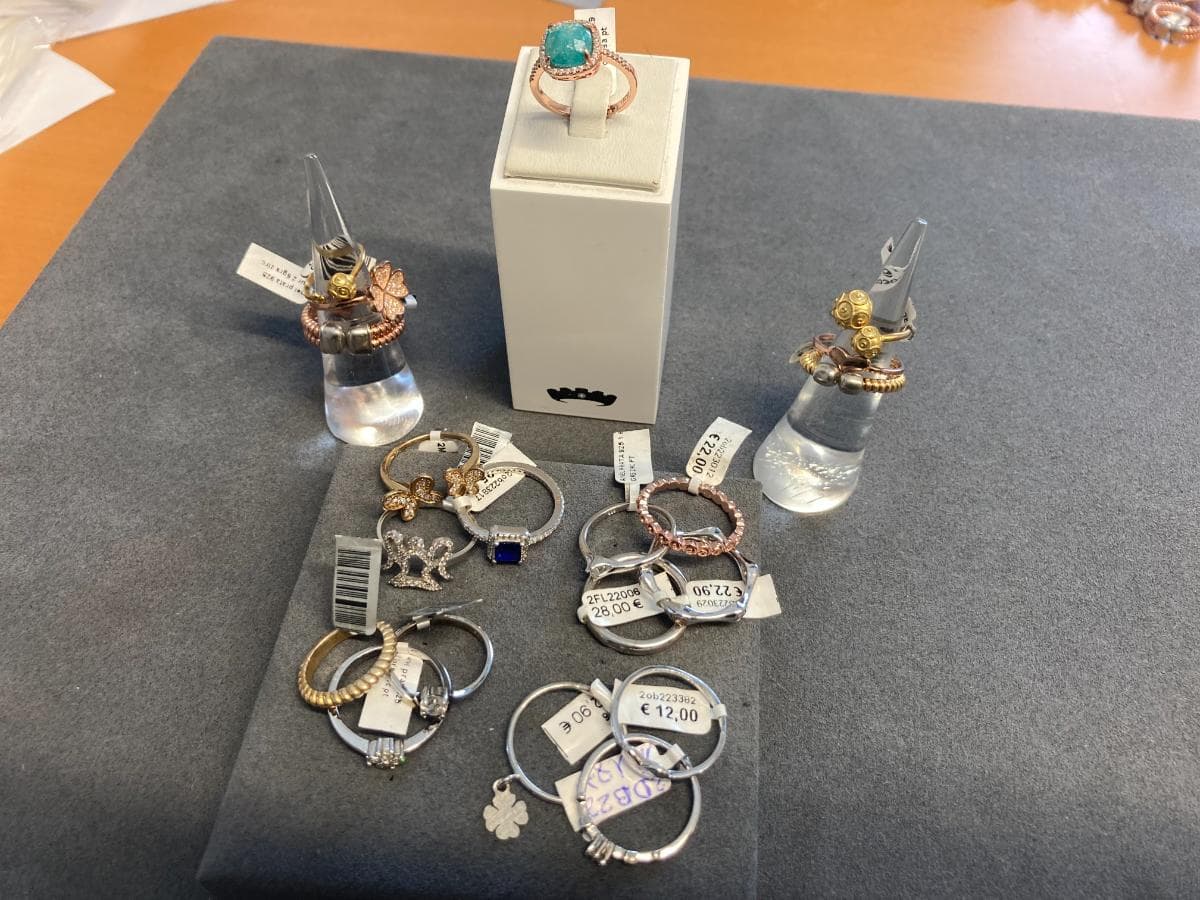 Anillos de plata y otros materiales — imagen 1