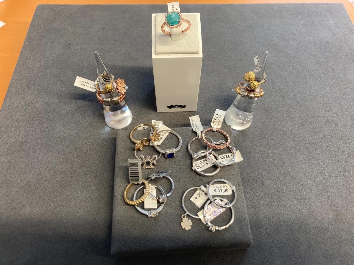 Anillos de plata y otros materiales — imagen 2