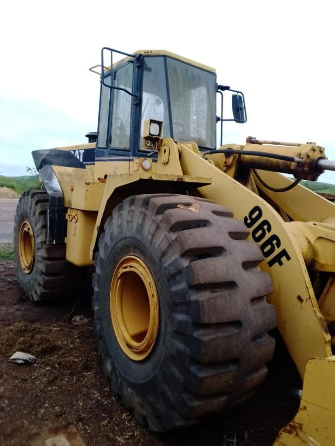 Pá carregadora Cat 966 - Banza Congo · Samba Caju — image 3