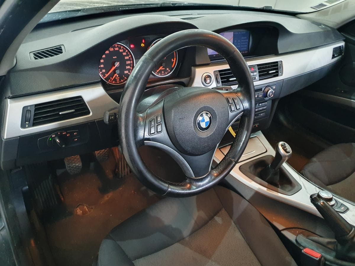 BMW 320D · Ano 2008 — imagem 33
