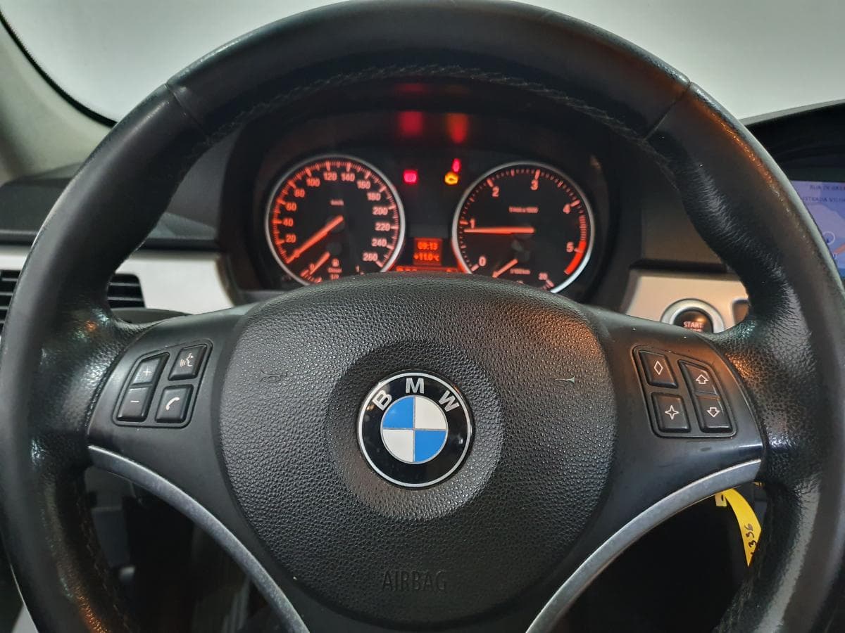 BMW 320D · Ano 2008 — imagem 38