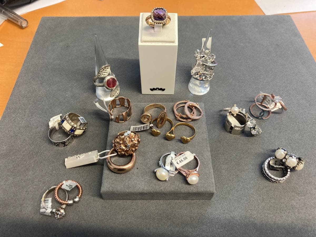 Rings in silver and other materials — image 1