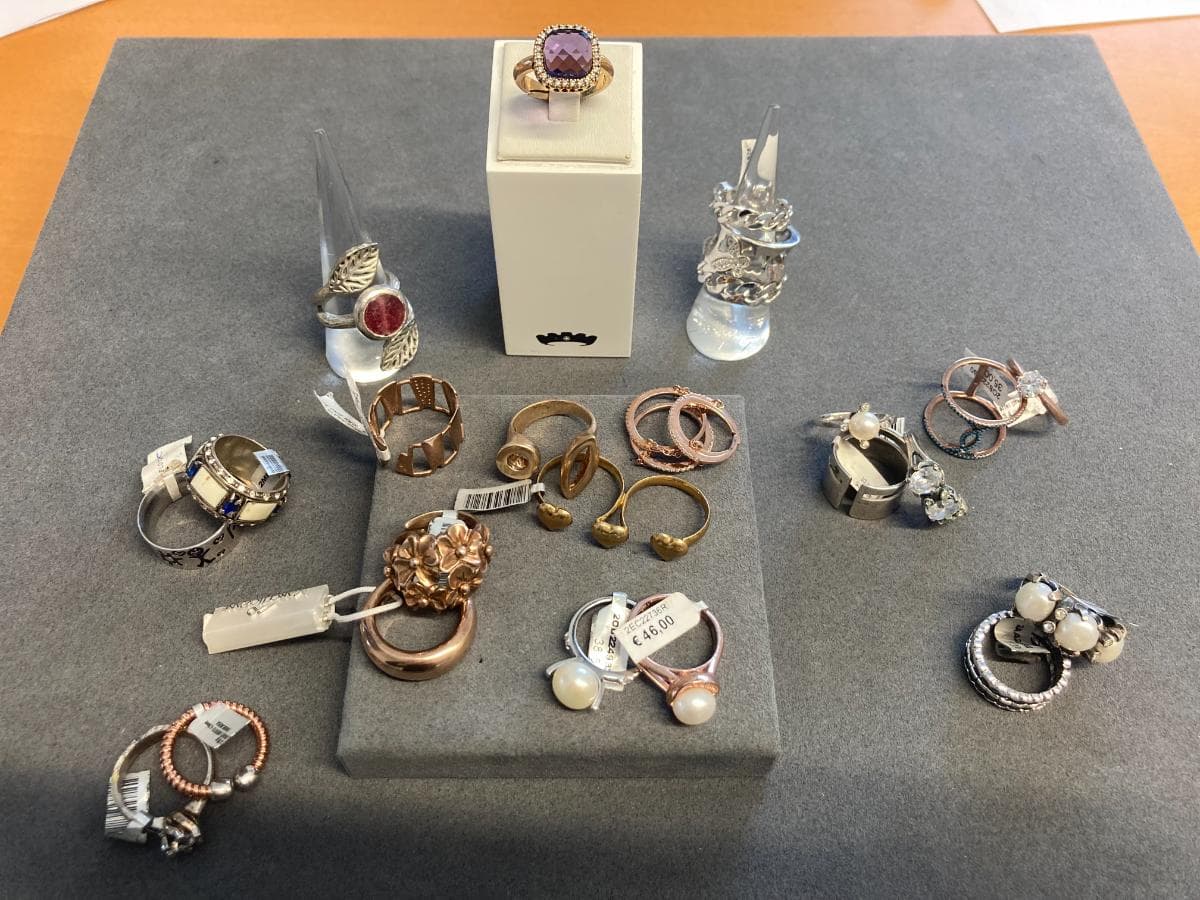 Rings in silver and other materials — image 3