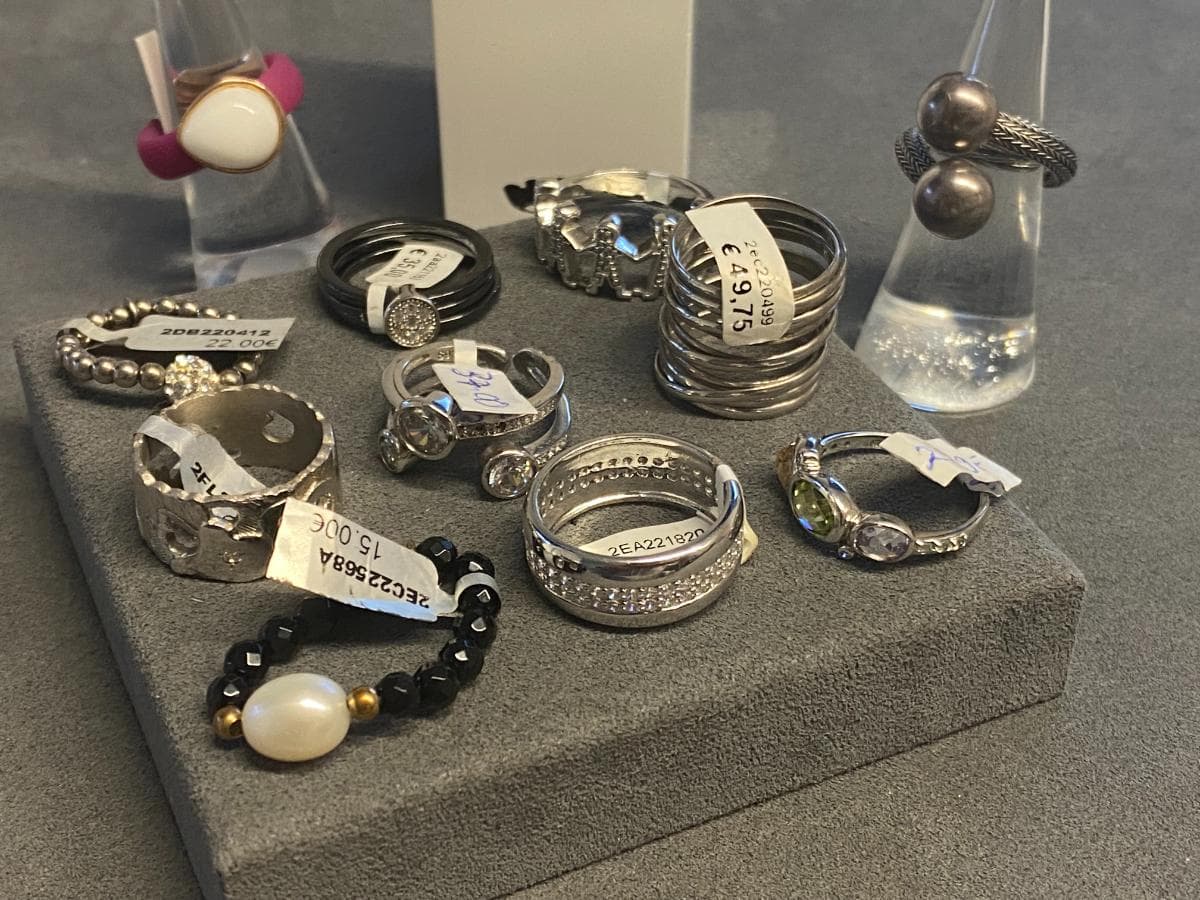 Anillos de plata y otros materiales — imagen 3
