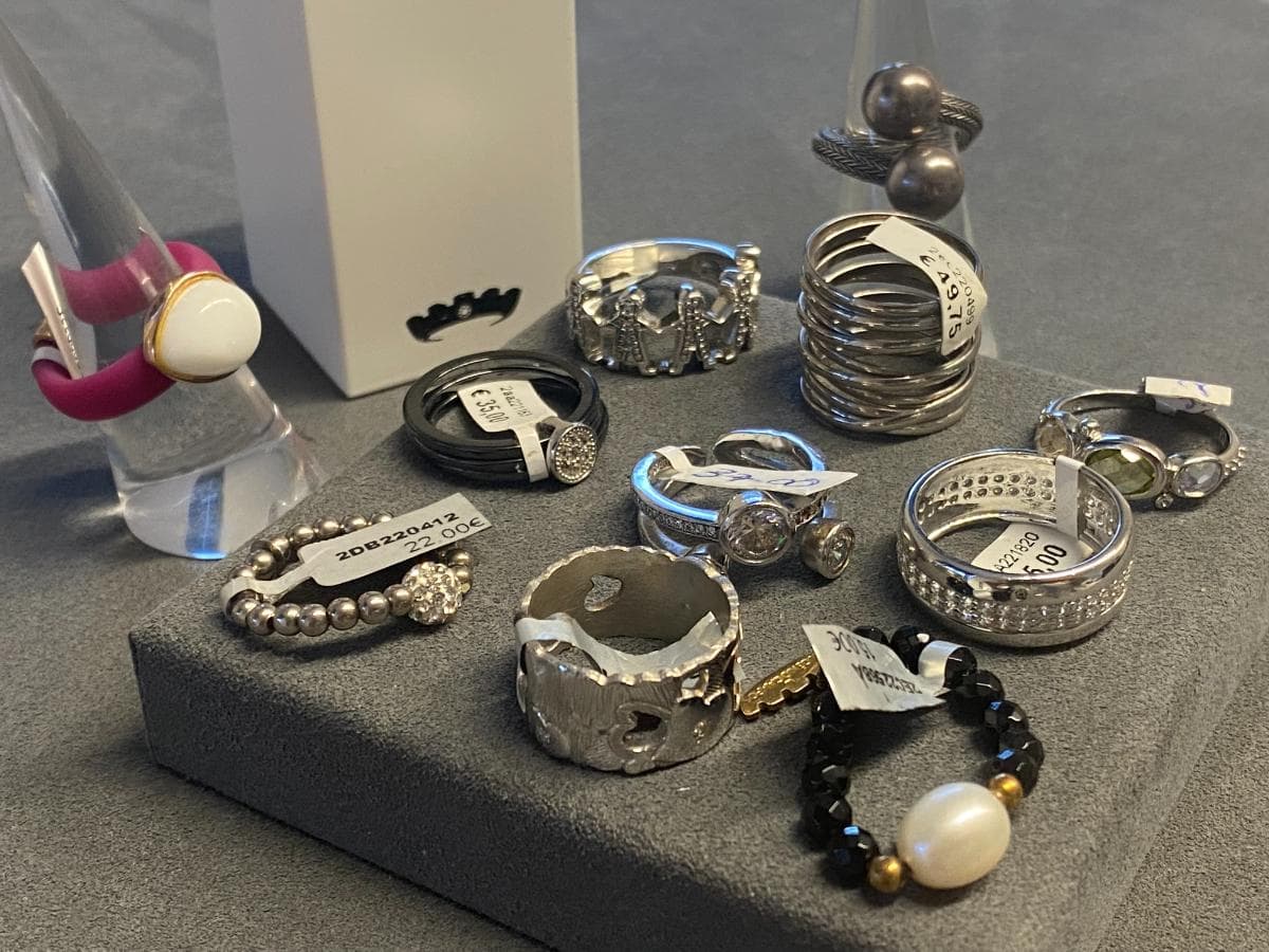 Anillos de plata y otros materiales — imagen 2