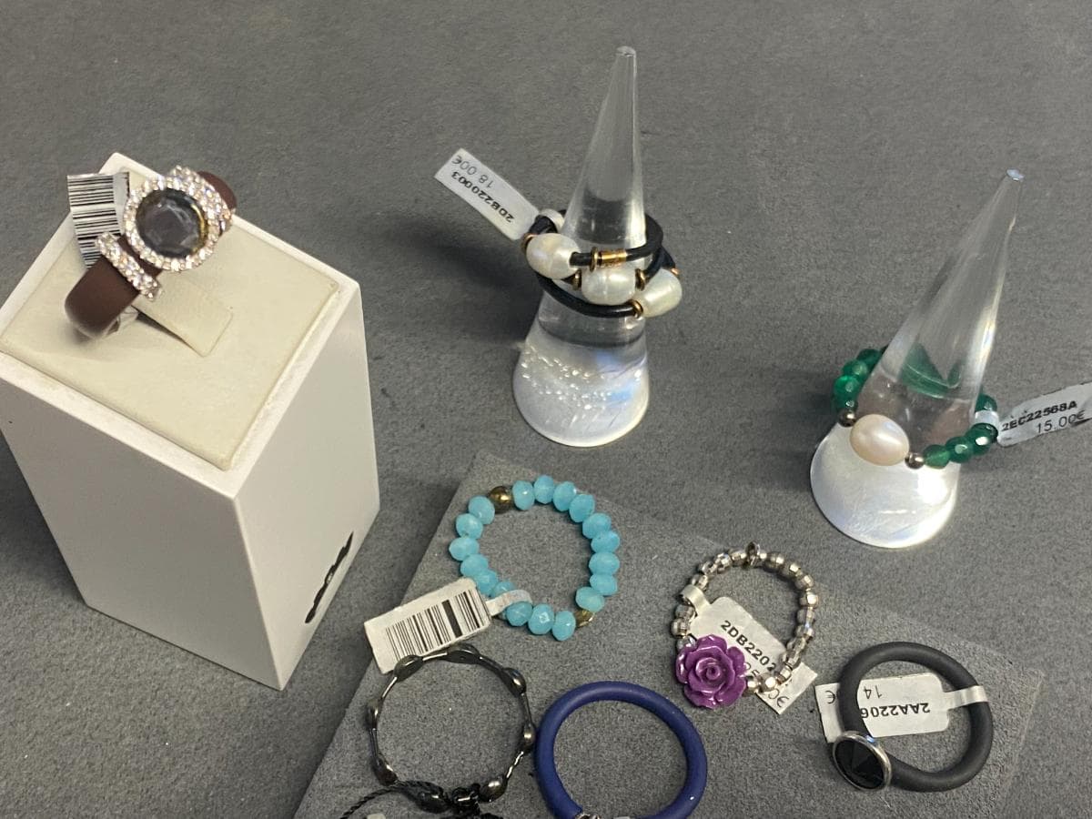 Anillos de plata y otros materiales — imagen 1