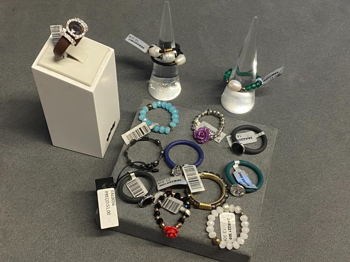Anillos de plata y otros materiales — imagen 2
