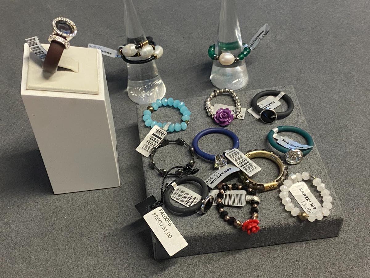 Anillos de plata y otros materiales — imagen 4