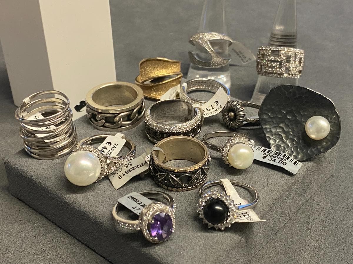 Anillos de plata y otros materiales — imagen 2