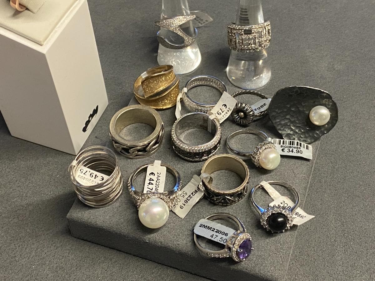Anillos de plata y otros materiales — imagen 1