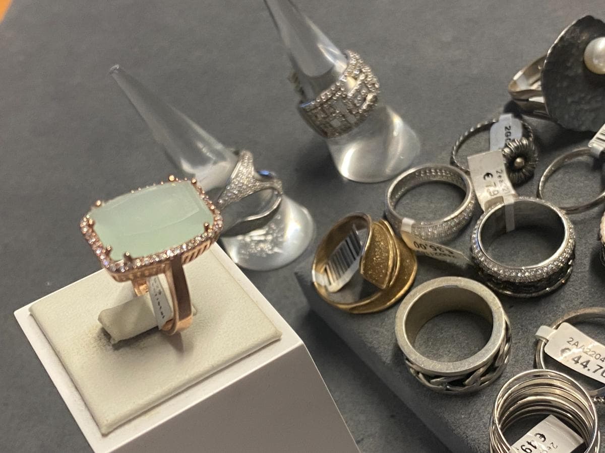 Anillos de plata y otros materiales — imagen 5
