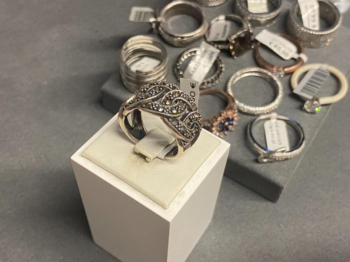 Anillos de plata y otros materiales — imagen 1
