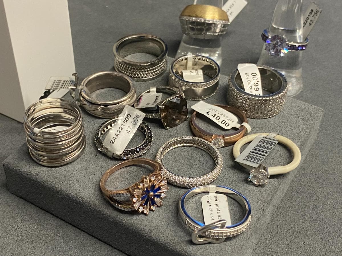 Anillos de plata y otros materiales — imagen 2
