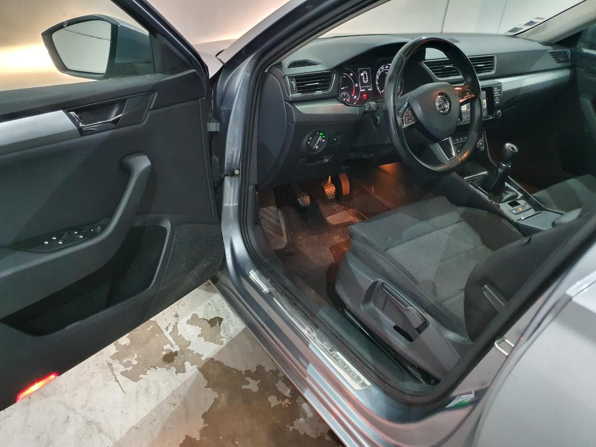 Skoda 1.6 TDI · Ano 2016 — imagen 23