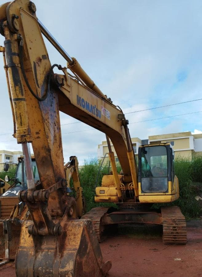 Escavadora de rastos Komatsu PC220 -7 · Samba Caju — image 4