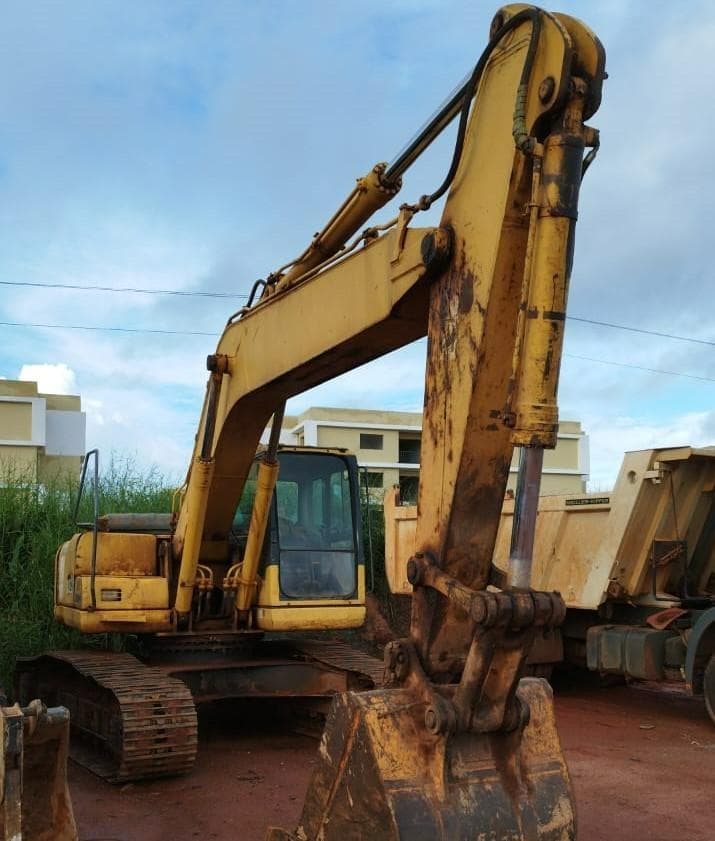 Escavadora de rastos Komatsu PC220 -7 · Samba Caju — image 3