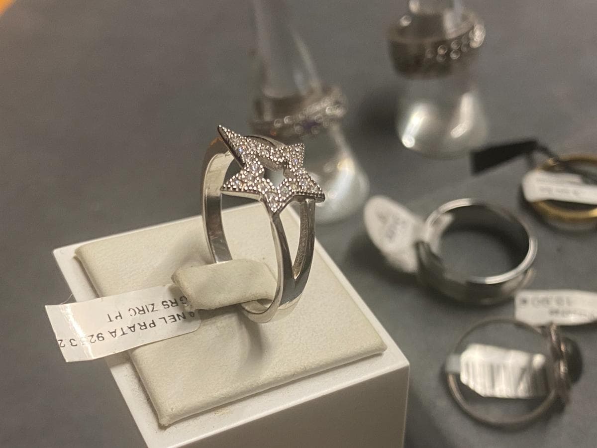 Anillos de plata y otros materiales — imagen 2