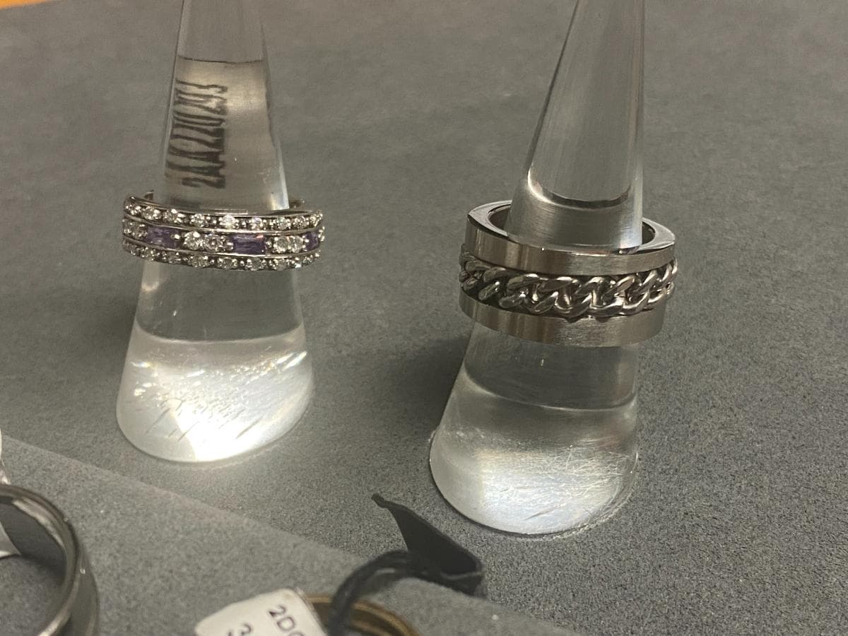 Anillos de plata y otros materiales — imagen 4