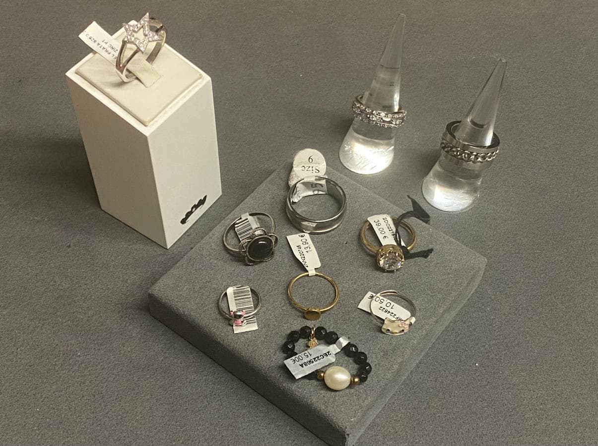 Anillos de plata y otros materiales — imagen 3