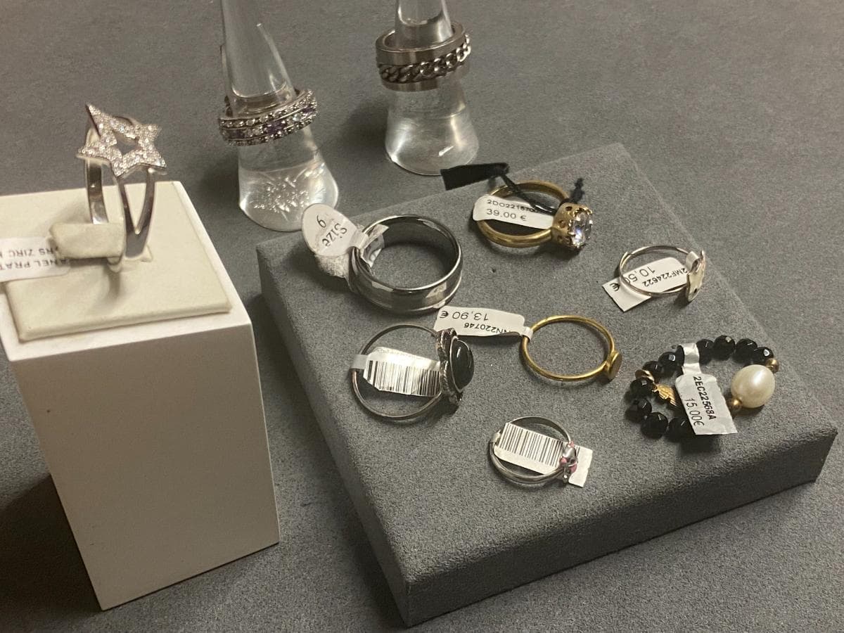 Anillos de plata y otros materiales — imagen 5