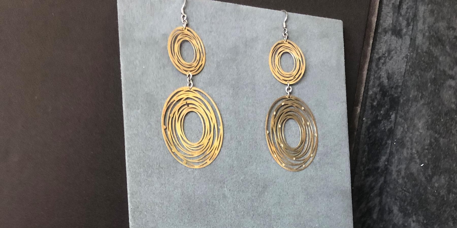 Brincos em prata e outros materiais — imagen 3