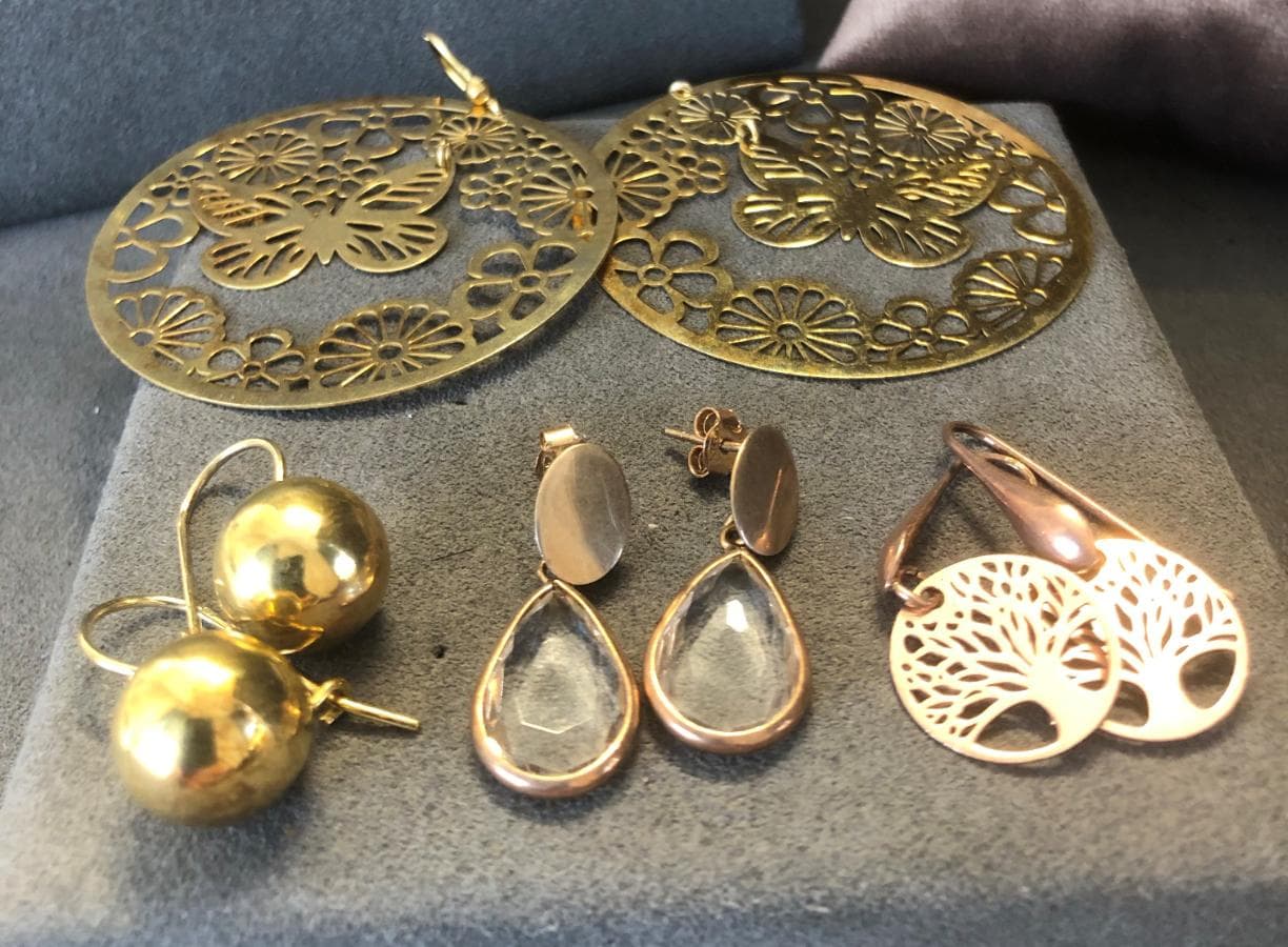 Boucles d'oreilles en argent et autres matériaux — image 1