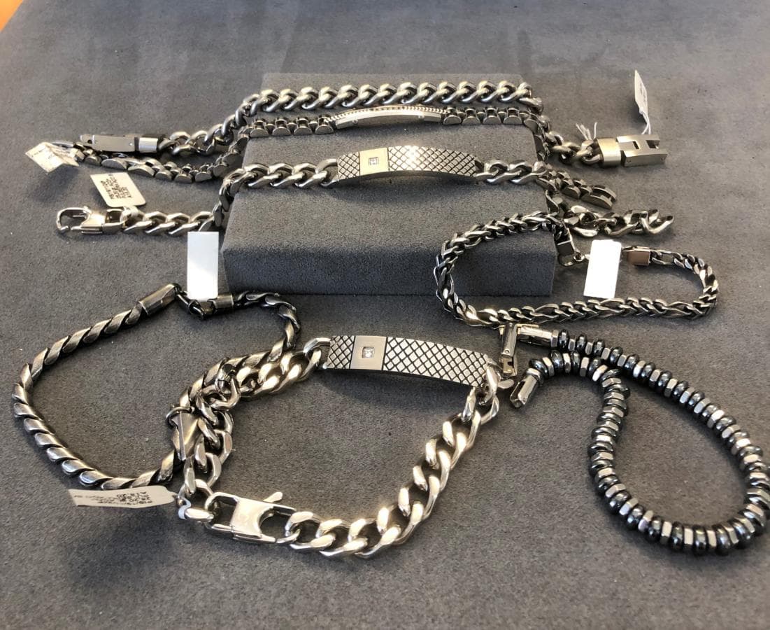 Bracelets — image 1