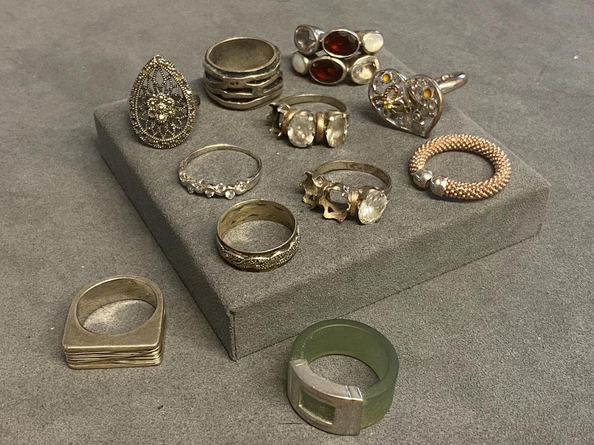 Rings in silver and other materials — image 2