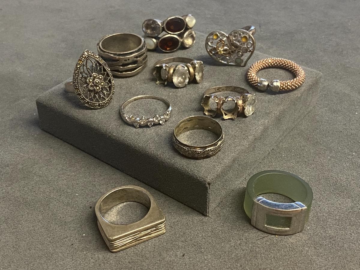 Rings in silver and other materials — image 5