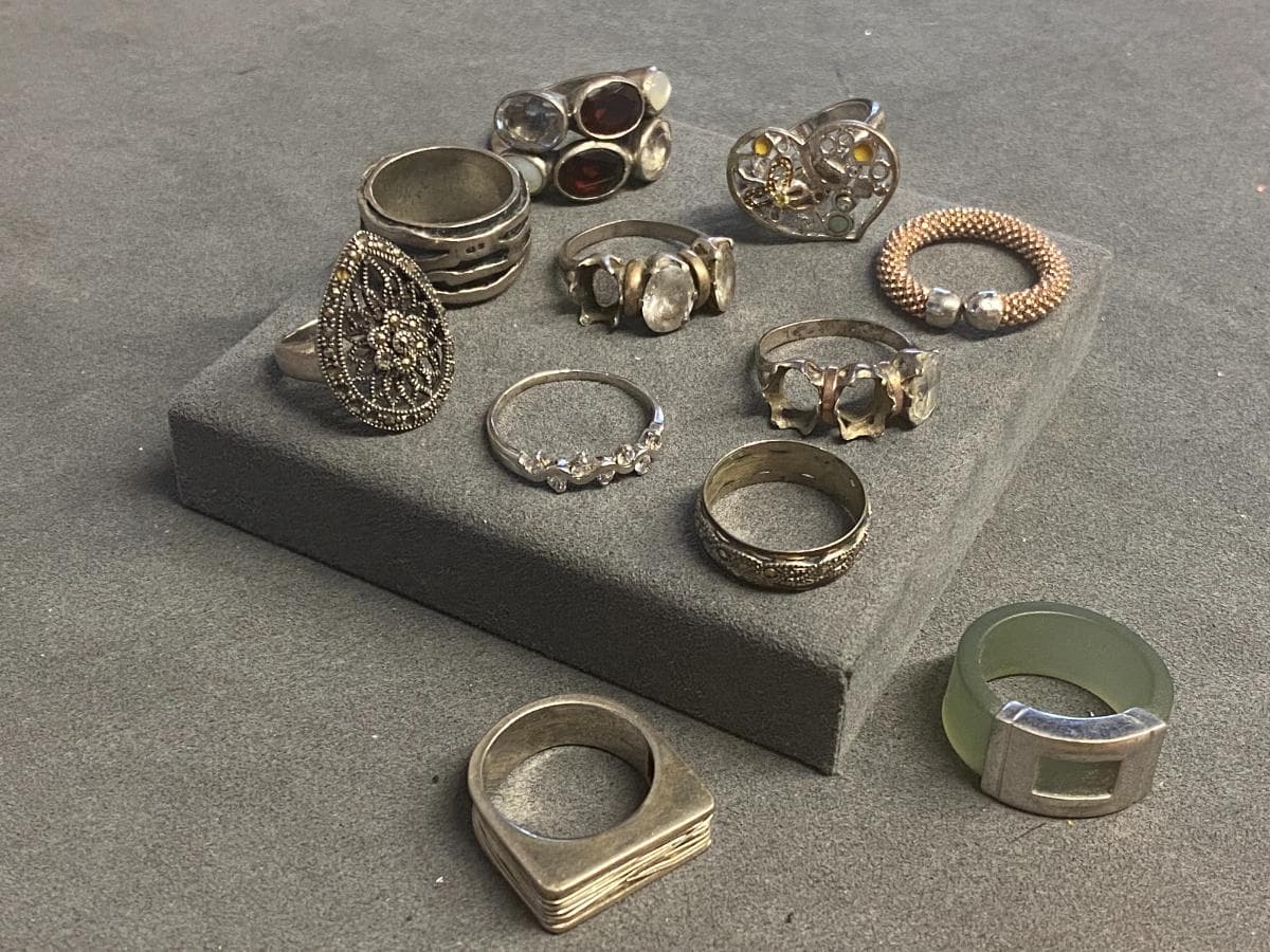 Rings in silver and other materials — image 4
